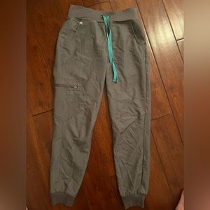 Super cute figs scrub pants